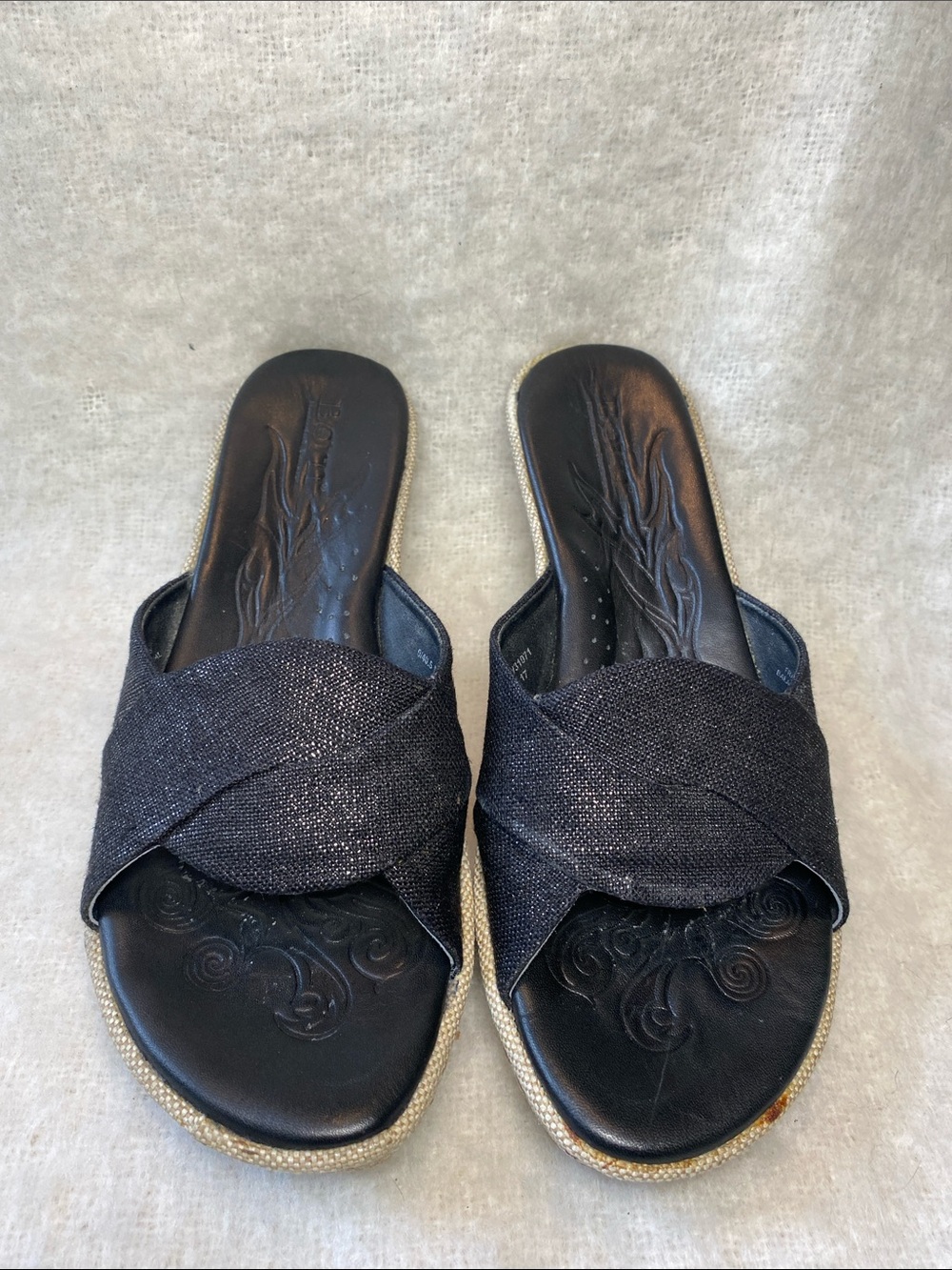 Born Black Slip-On Crossband Women’s Sandals Size 9